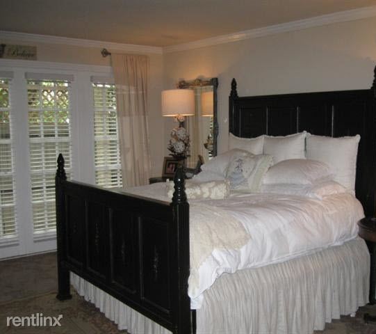 Building Photo - 5825 Grassmere Ln