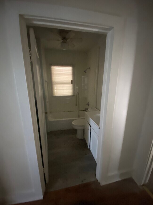 Building Photo - 2201 Spring St