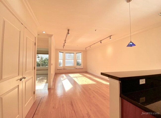 Building Photo - 166 Sanchez St