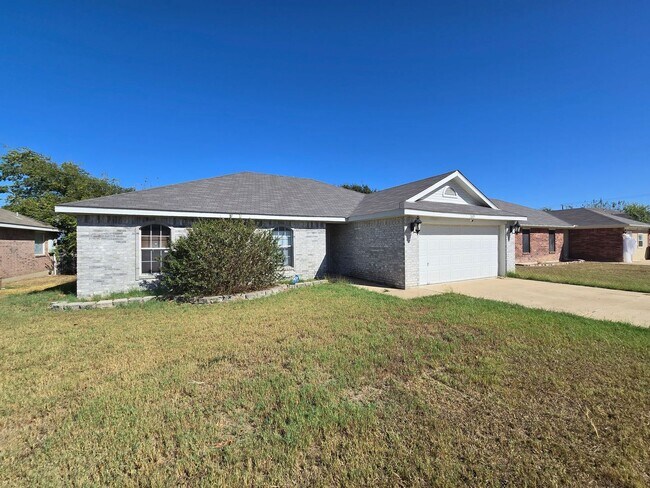 Building Photo - AVAILABLE NOW!