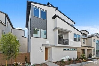 Building Photo - 145 Sora