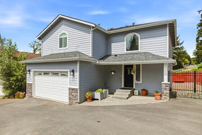 2 car garage - 1102 9th Ave