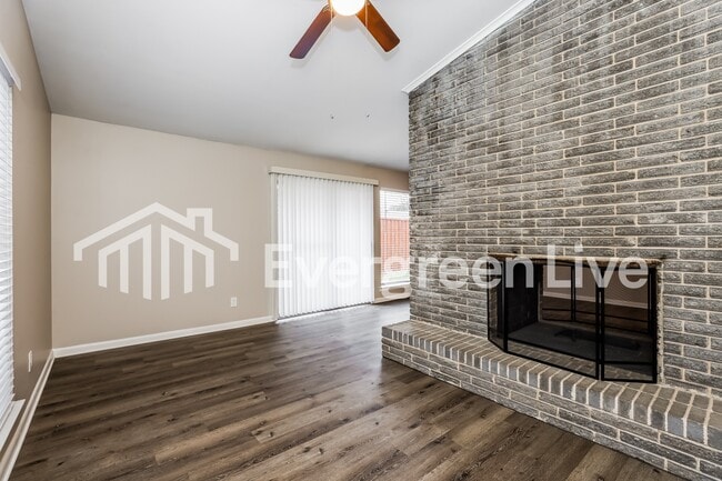 Foto del edificio - 9538 Vinewood Dr