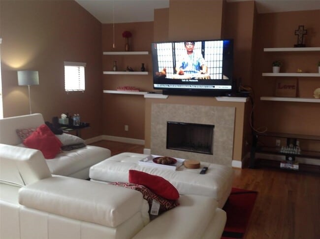 Building Photo - 3735 Main Plaza Dr