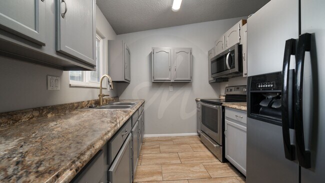 Foto del edificio - Great Home in Colorado Springs with 2 Car Garage