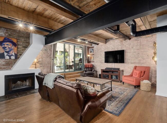 Foto del edificio - 1740 N Marshfield Ave