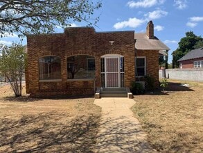 Building Photo - 1319 Mier St