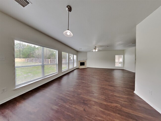 Building Photo - 2013 Briar Grove Dr