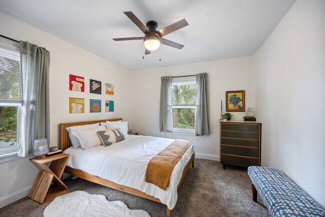 Foto del edificio - 6423 Kennedy Ave