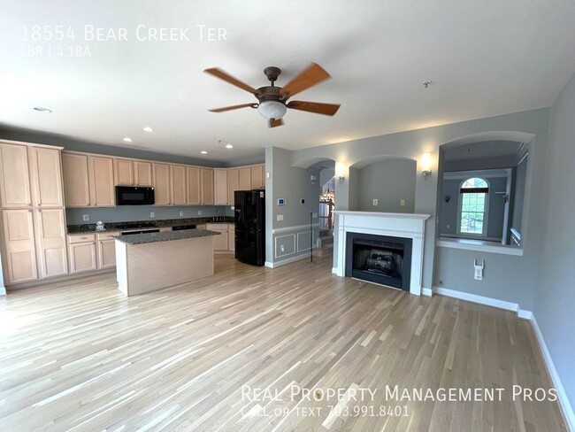 Building Photo - 4 levels brick front River Creek Townhome ...