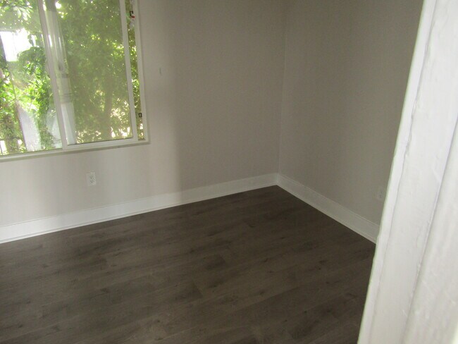 Building Photo - 3811 Montclair St