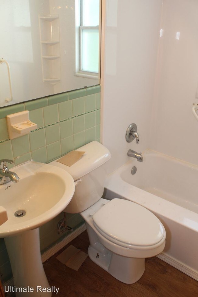 Building Photo - 646 Bagnell Dr