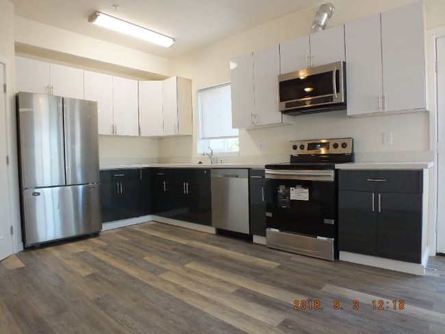 Building Photo - 12544 15th Ave NE