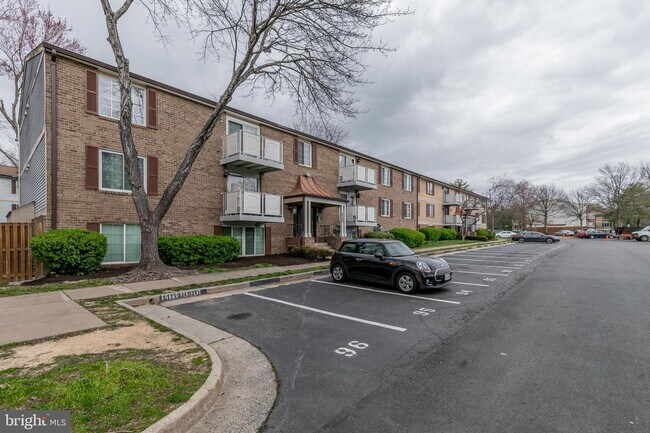 Foto del edificio - 8386A Brockham Dr