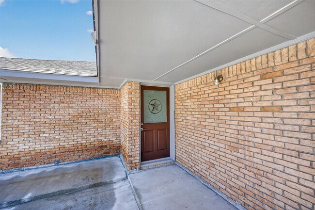 Building Photo - 7950 Longridge Dr