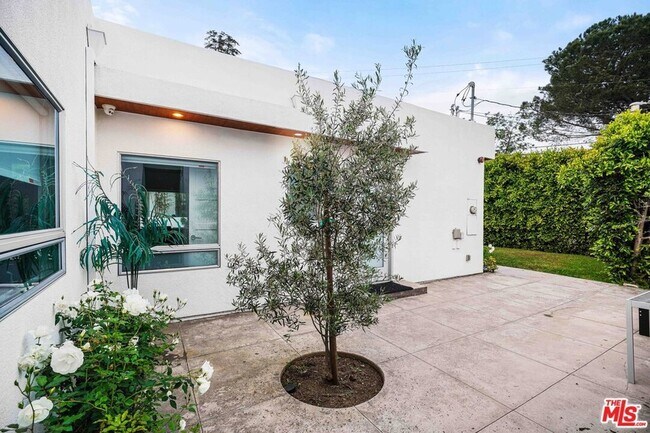 Building Photo - 8600 Appian Way