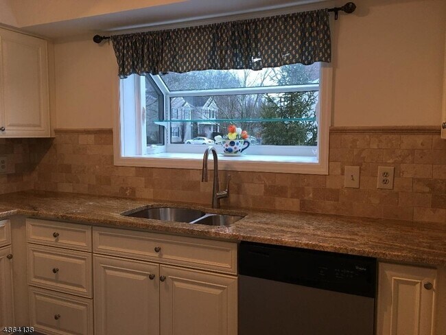 Foto del edificio - 365 Finch Ln