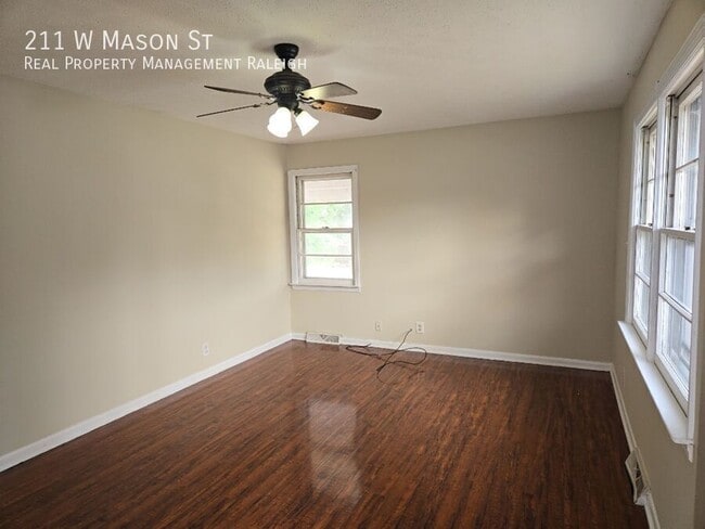 Foto del edificio - 211 W Mason St