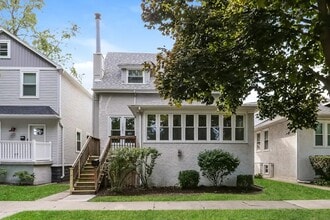 Building Photo - 644 Marengo Ave