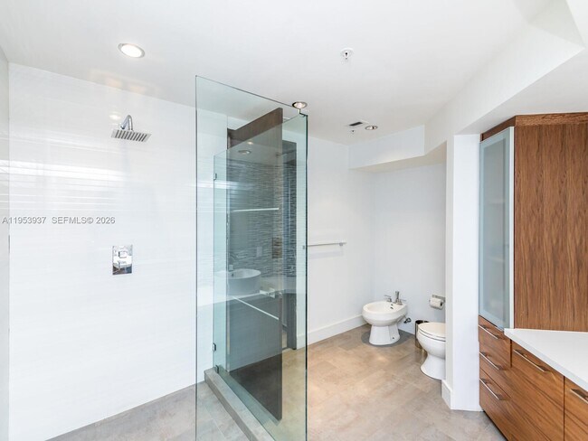 Building Photo - 888 Brickell Key Dr