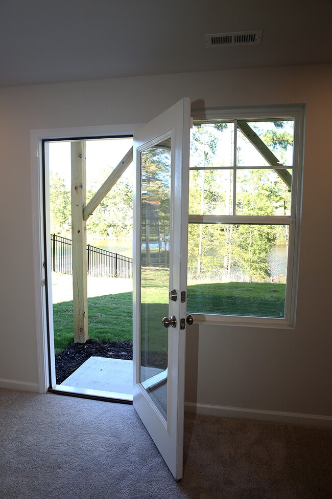 Photo - 1056 Shoreside Dr Townhome