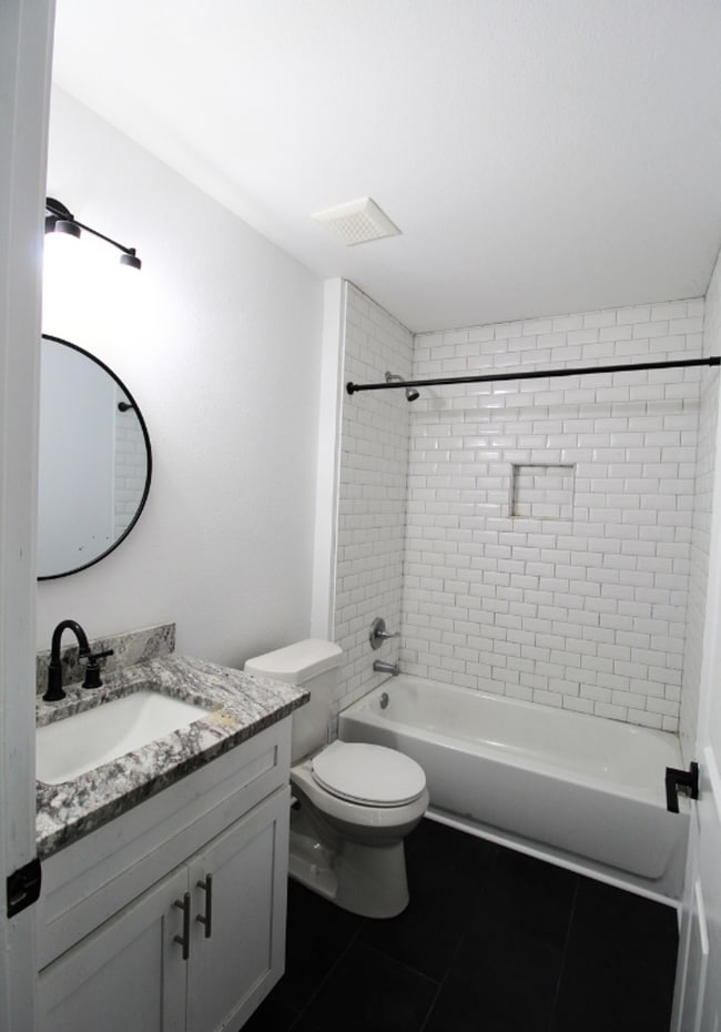 Building Photo - 3 Bedroom Home in Wakulla Gardens Availabl...