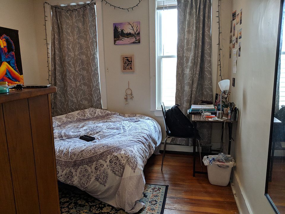 *Pictures are representative samples of the advertised unit. In some cases, the actual units you to - 25 Darling St
