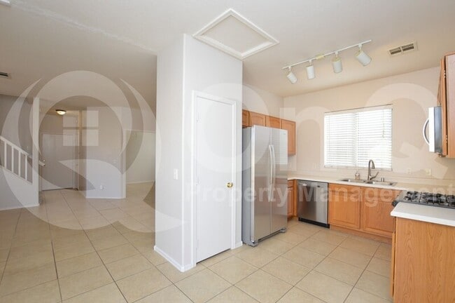 Building Photo - 614 E Colt Ct