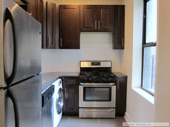 Building Photo - 545 W 148th St