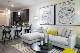 1BR, 1BA - 706SF - Arca Green Mountain