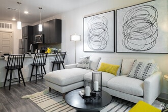 1BR, 1BA - 706SF - Arca Green Mountain