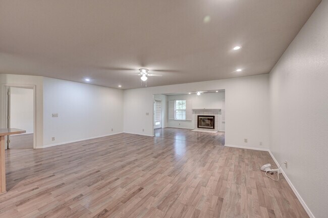 Building Photo - 918 Briarview Dr