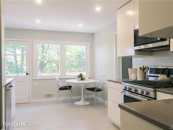 Foto del edificio - 3 br, 3 bath House - 1047 Weaver St