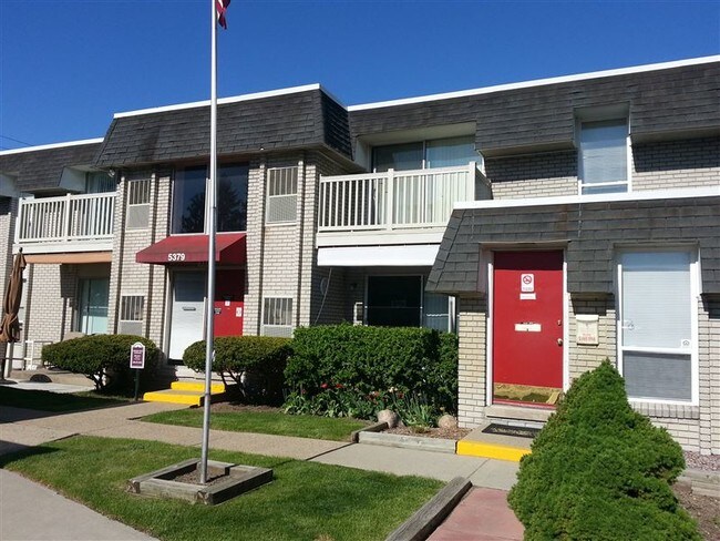 Foto del edificio - 5379 Highland Rd