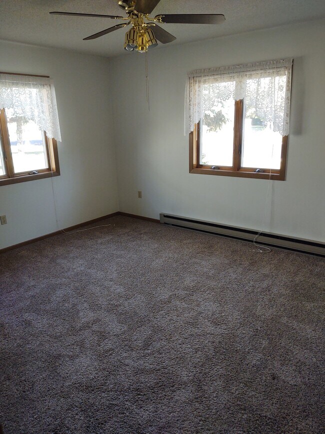 BEDROOM 1 - 1121 W Elm Ave