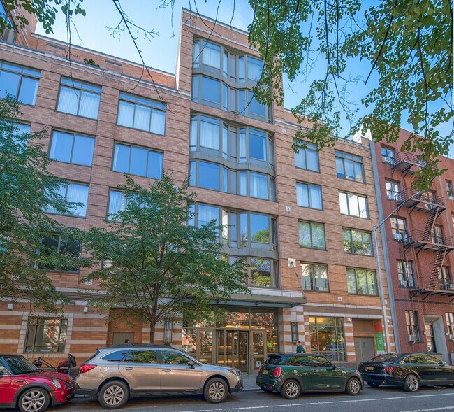 Building Photo - 130 W 15th St