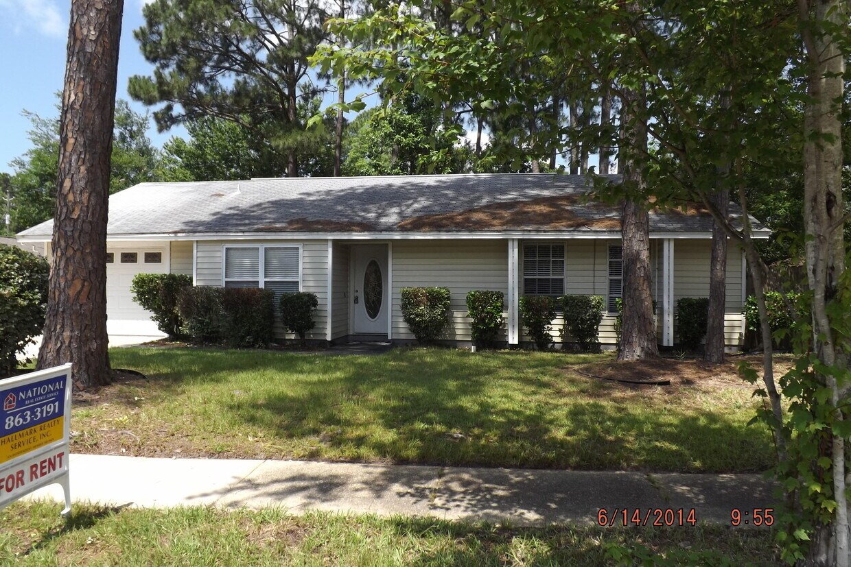 Primary Photo - 902 Spruce Ct