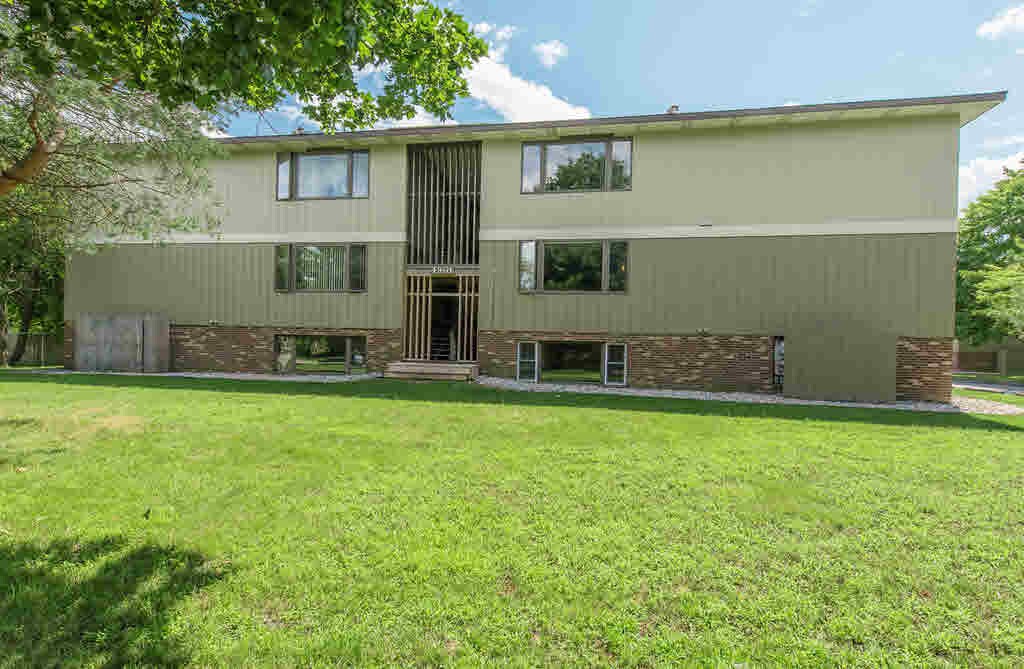 Foto principal - 4901 Universal Dr
