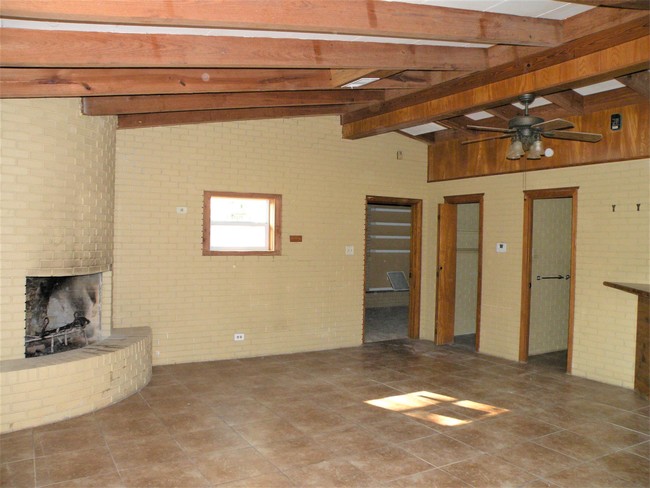Building Photo - 837 Moffett Springs Rd