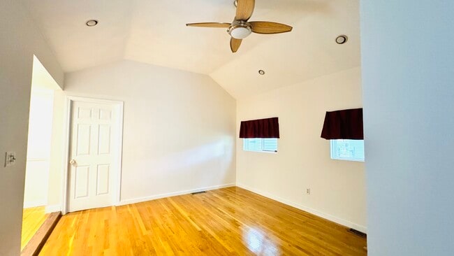 Family Room - 7 Oak St