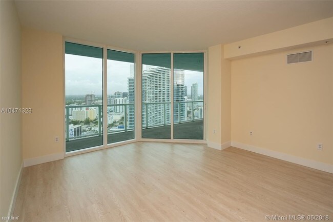 Foto del edificio - 2 br, 2.5 bath  - 1900 N Bayshore Dr # 3