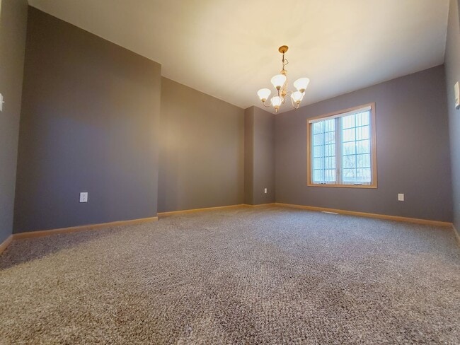 Building Photo - 4 Bed 2.5 Bath Home!