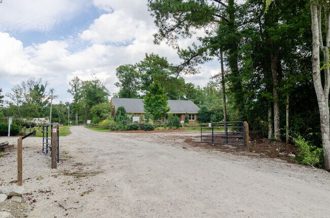 Building Photo - 2120 Old Winter Park Rd