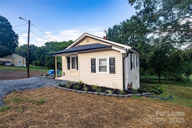 Building Photo - 1488 Hilltop St