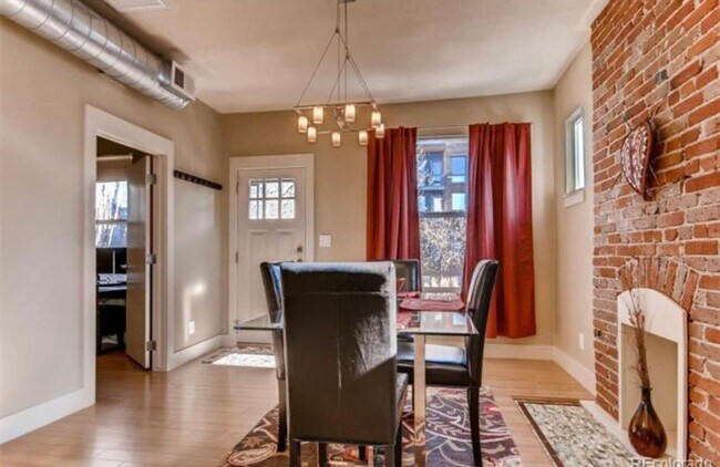 Building Photo - Updated 2-bedroom, 1-bath townhouse in the...