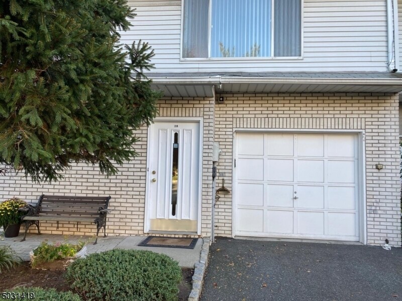 404 Chestnut St, Newark, NJ 07105 Condo for Rent in Newark, NJ