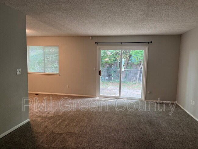 Foto del edificio - 6609 S Rockford Ave