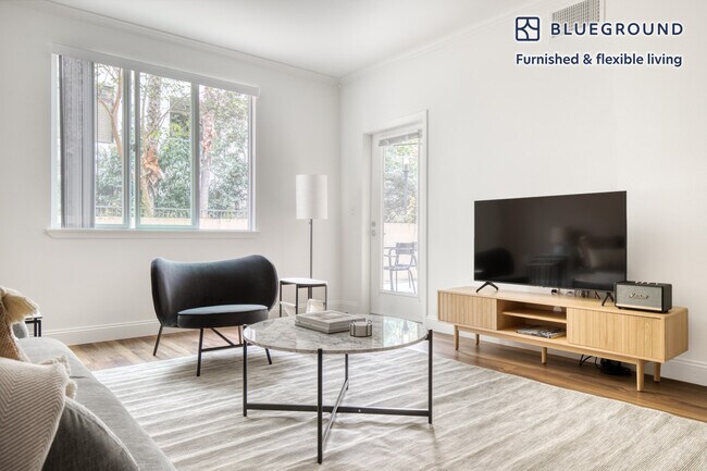 Foto del edificio - 5710 Crescent Prk E