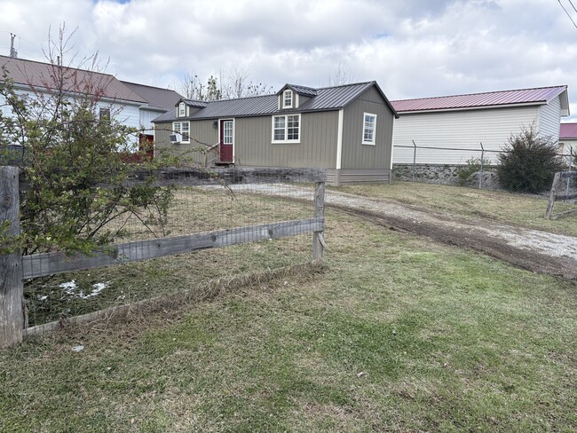 Building Photo - 2410 N Hwy 25 W