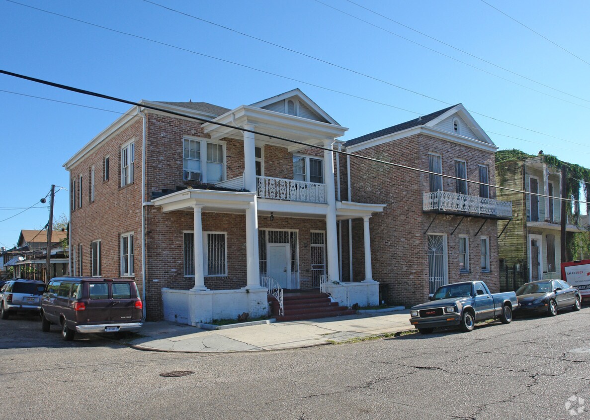 Primary Photo - 839 Jackson Ave